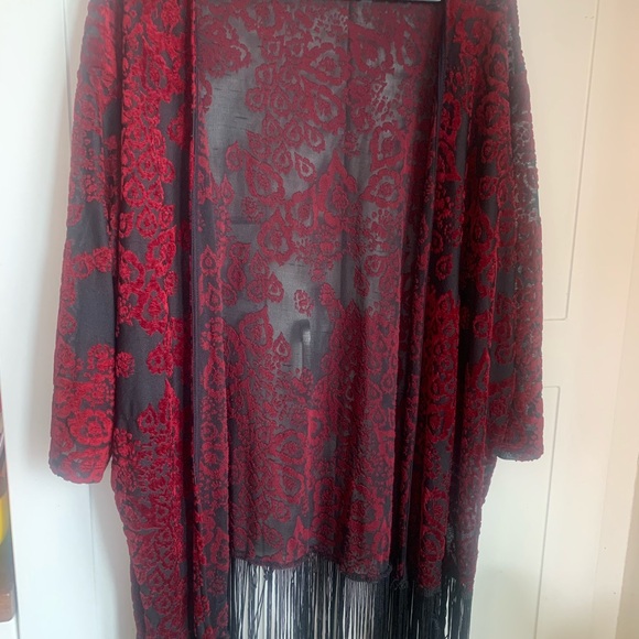 Atmosphere Red and Black Kimono Cardigan with Fringe - Picture 5 of 5